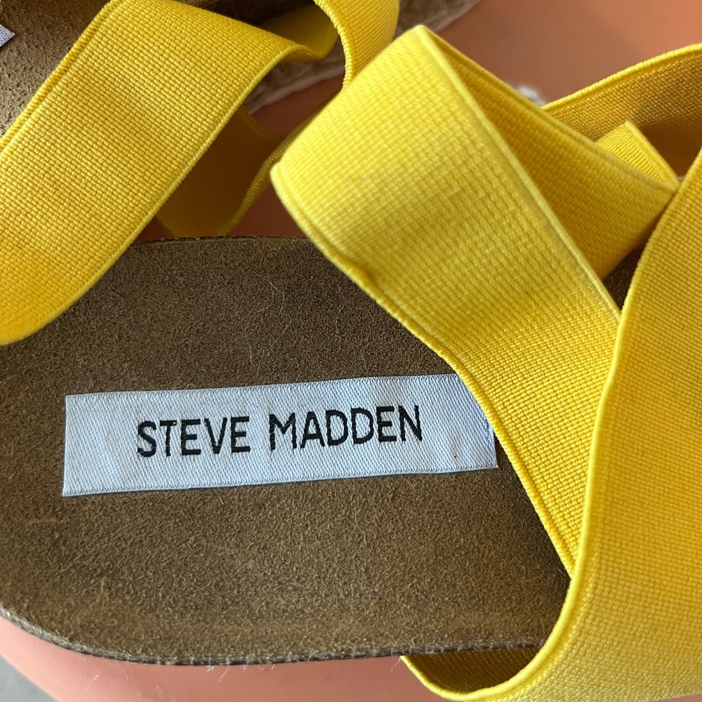 Steve Madden yellow kimmie sandal, NWOT, size 8 - Picture 3 of 5